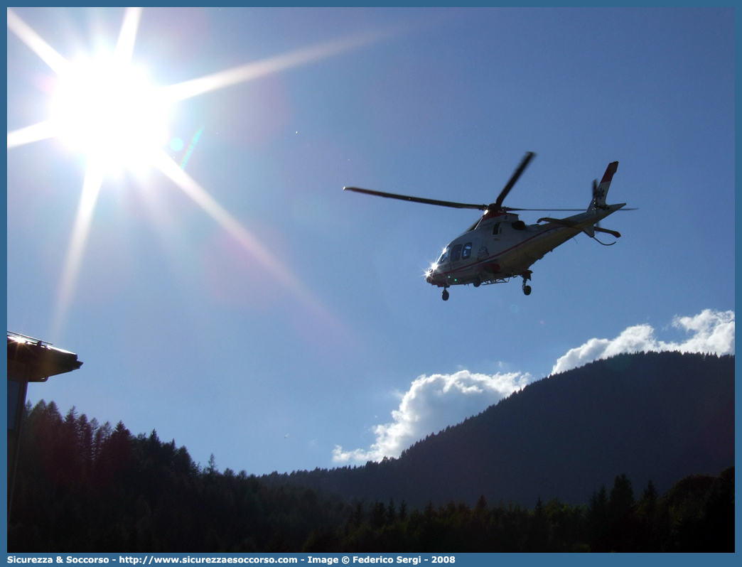 I-REMS
118 Regione Veneto
Agusta Westland A109S Grand
FALCO
Base di Pieve di Cadore
Parole chiave: 118;Veneto;Belluno;Pieve di Cadore;Agusta;A109;A;109;Grand;I-REMS;Falco;Elicottero;Elisoccorso