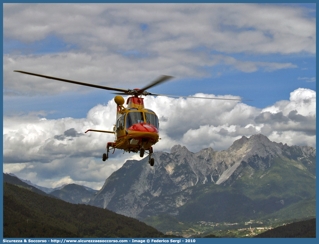 I-KORE
118 Regione Veneto
Agusta Westland A109S Grand
FALCO
Base di Pieve di Cadore
Parole chiave: 118;Veneto;Belluno;Pieve di Cadore;Agusta;A109;A;109;Grand;I-KORE;Falco;Elicottero;Elisoccorso