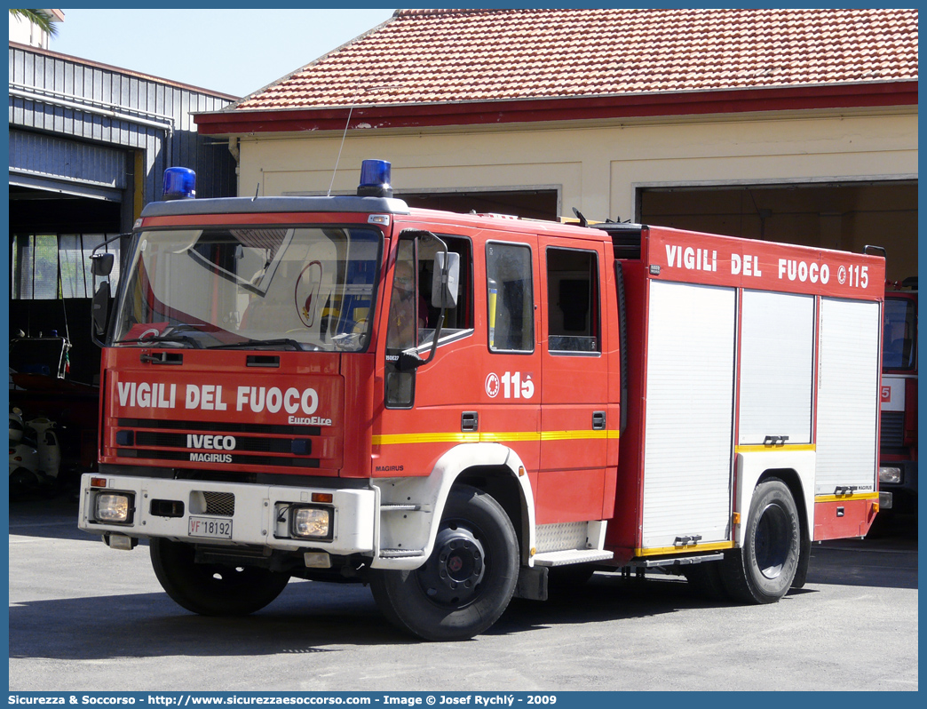 VF 18192
Corpo Nazionale Vigili del Fuoco
Iveco Magirus EuroFire 150E27 I serie
Parole chiave: VVF;V.V.F.;Corpo;Nazionale;Vigili;del;Fuoco;AutoPompaSerbatoio;APS;A.P.S.;Iveco;Magirus;EuroFire;150E27