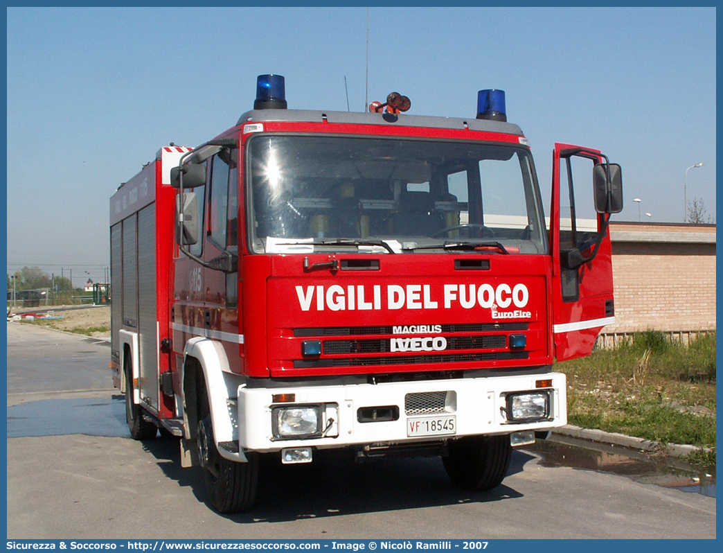 VF 18545
Corpo Nazionale Vigili del Fuoco
Iveco Magirus EuroFire 150E27 I serie
Parole chiave: VVF;V.V.F.;Corpo;Nazionale;Vigili;del;Fuoco;AutoPompaSerbatoio;APS;A.P.S.;Iveco;Magirus;EuroFire;150E27