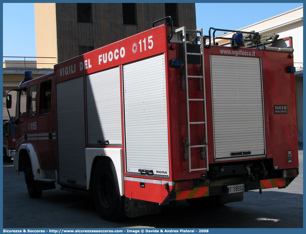 VF 18552
Corpo Nazionale Vigili del Fuoco
Iveco Magirus EuroFire 150E27 I serie
Parole chiave: VVF;V.V.F.;Corpo;Nazionale;Vigili;del;Fuoco;AutoPompaSerbatoio;APS;A.P.S.;Iveco;Magirus;EuroFire;150E27