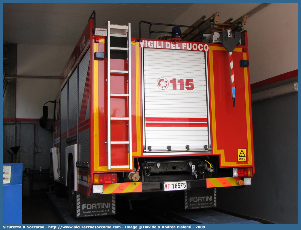 VF 18575
Corpo Nazionale Vigili del Fuoco
Iveco Magirus EuroFire 150E27 I serie
Ricondizionato Fortini S.r.l.
Parole chiave: VVF;V.V.F.;Corpo;Nazionale;Vigili;del;Fuoco;AutoPompaSerbatoio;APS;A.P.S.;Iveco;Magirus;EuroFire;150E27