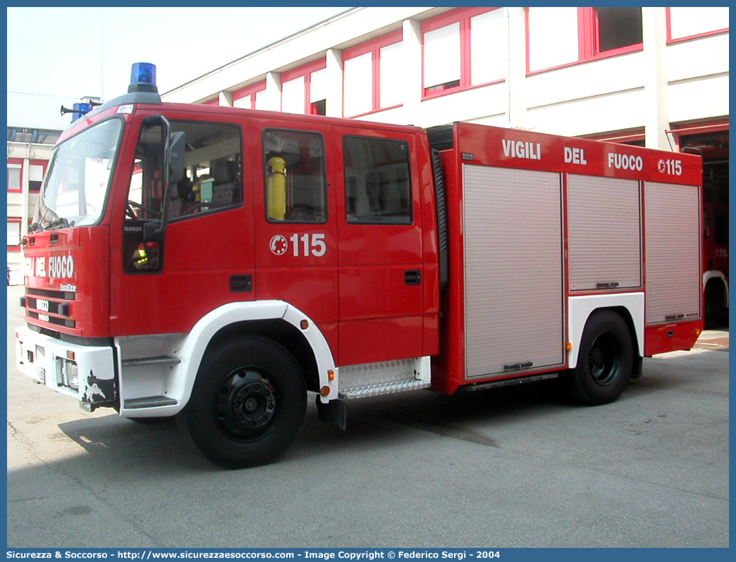 VF 18959
Corpo Nazionale Vigili del Fuoco
Iveco Magirus EuroFire 150E27 I serie
Parole chiave: VVF;V.V.F.;Corpo;Nazionale;Vigili;del;Fuoco;AutoPompaSerbatoio;APS;A.P.S.;Iveco;Magirus;EuroFire;150E27