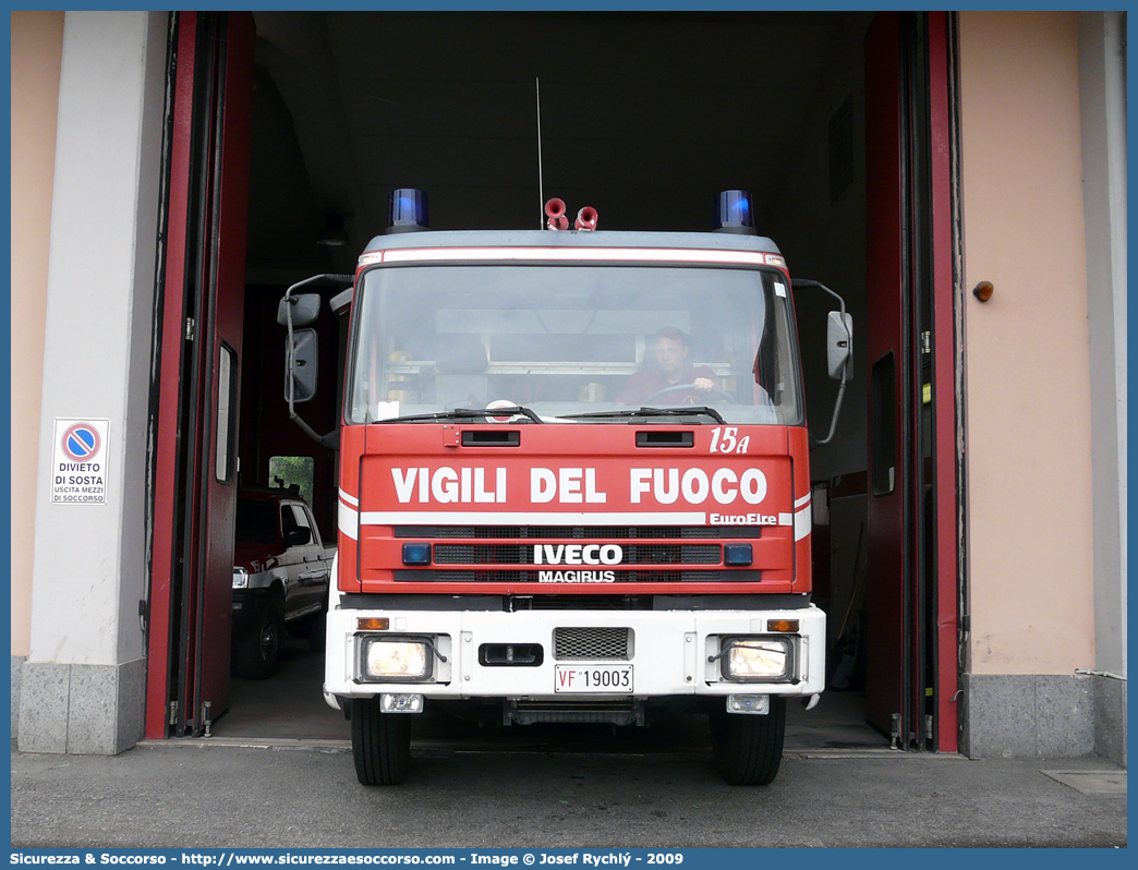 VF 19003
Corpo Nazionale Vigili del Fuoco
Iveco Magirus EuroFire 150E27 I serie
Parole chiave: VVF;V.V.F.;Corpo;Nazionale;Vigili;del;Fuoco;AutoPompaSerbatoio;APS;A.P.S.;Iveco;Magirus;EuroFire;150E27