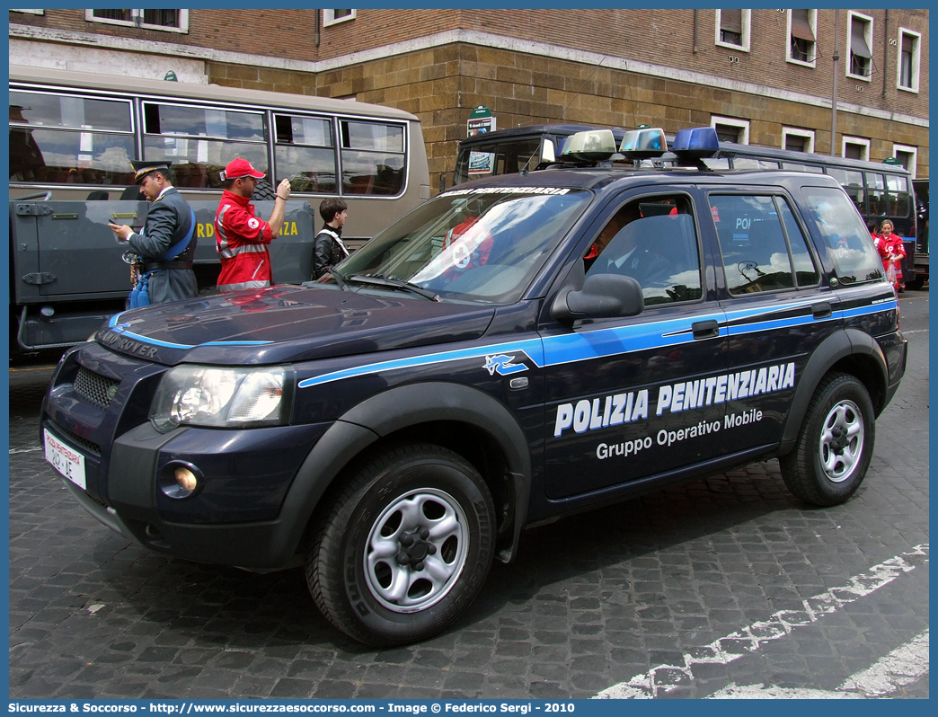 Polizia Penitenziaria 242AE
Polizia Pentenziaria
Gruppo Operativo Mobile
Land Rover Freelander
I serie restyling
Parole chiave: Polizia Penitenziaria;Gruppo Operativo Mobile;GOM;Land Rover;Freelander