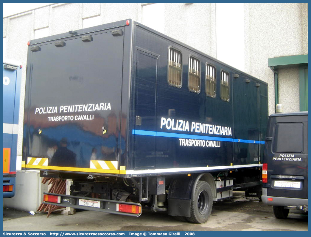 Polizia Penitenziaria 290AE
Polizia Penitenziaria
Servizio a Cavallo
Iveco EuroCargo 150E24 II serie
Parole chiave: 290AE;Polizia Penitenziaria;Servizio a Cavallo;Iveco EuroCargo 150E24 II serie