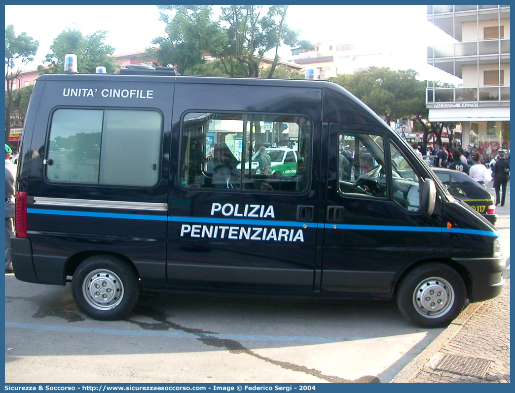 Polizia Penitenziaria 881AD
Polizia Penitenziaria
Servizio Cinofili
Fiat Ducato II serie restyling
Parole chiave: ADC;AdiC;PolPen;Polizia;Penitenziaria;Agenti;di;Custodia;Servizio;Cinofili;Fiat;Ducato