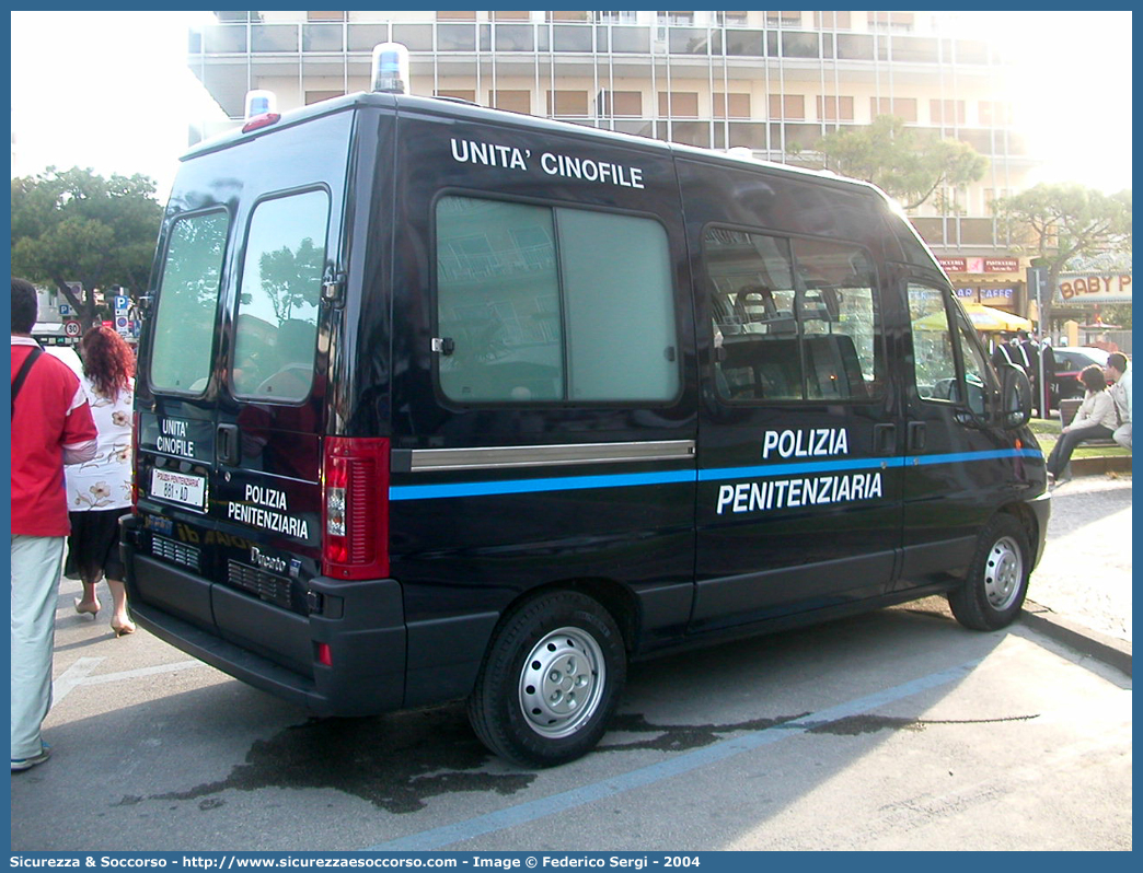 Polizia Penitenziaria 881AD
Polizia Penitenziaria
Servizio Cinofili
Fiat Ducato II serie restyling
Parole chiave: ADC;AdiC;PolPen;Polizia;Penitenziaria;Agenti;di;Custodia;Servizio;Cinofili;Fiat;Ducato