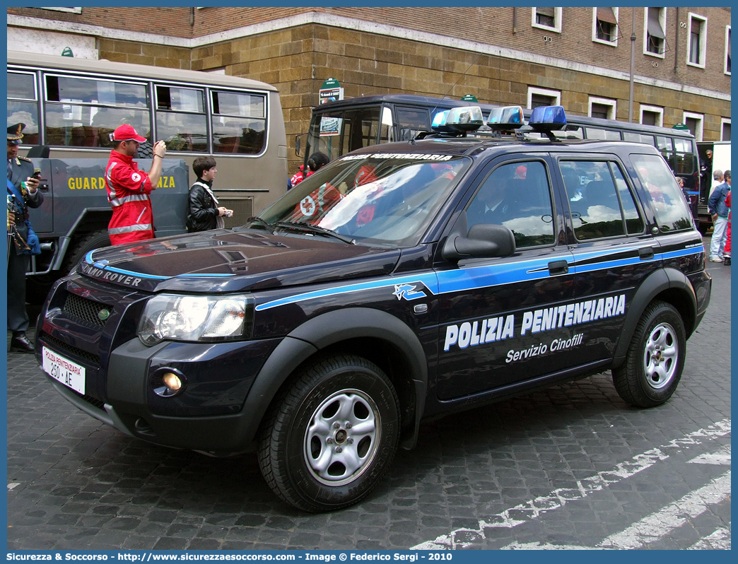 Polizia Penitenziaria 250AE
Polizia Penitenziaria
Servizio Cinofili
Land Rover Freelander I serie restyling
Parole chiave: 250AE;Polizia Penitenziaria;Servizio Cinofili;Land Rover Freelander: