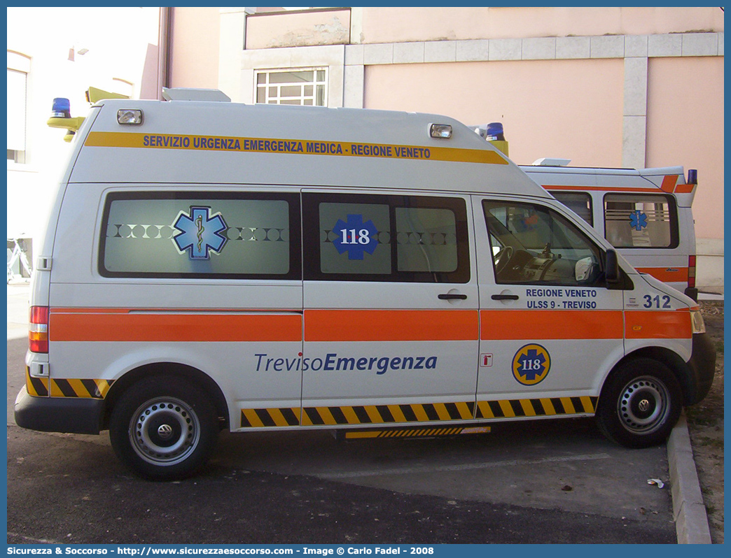 312
SUEM 118 Treviso Emergenza
Azienda ULSS 2 - Marca Trevigiana
Volkswagen Transporter T5
Allestitore MAF S.n.c.
Parole chiave: 118;SUEM;S.U.E.M.;Treviso;Emergenza;Ambulanza;Volkswagen;Transporter;T5;MAF