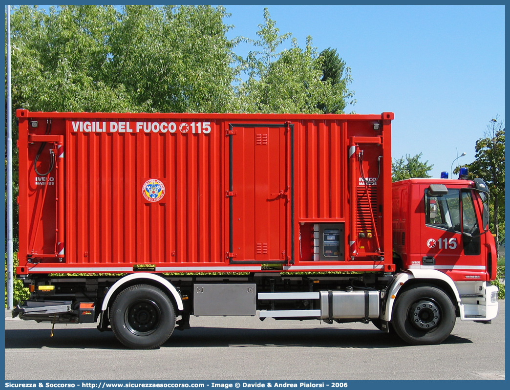 VF 23722
Corpo Nazionale Vigili del Fuoco
Nucleo N.B.C.R.
Iveco EuroCargo 180E28 II serie
Parole chiave: VVF;V.V.F.;Corpo;Nazionale;Vigili;del;Fuoco;NBCR;N.B.C.R.;Nucleare;Batteriologico;Chimico;Radiologico;Radiometrico;Radiometria;Radioattività;Radioattivita;Iveco;EuroCargo;180E28