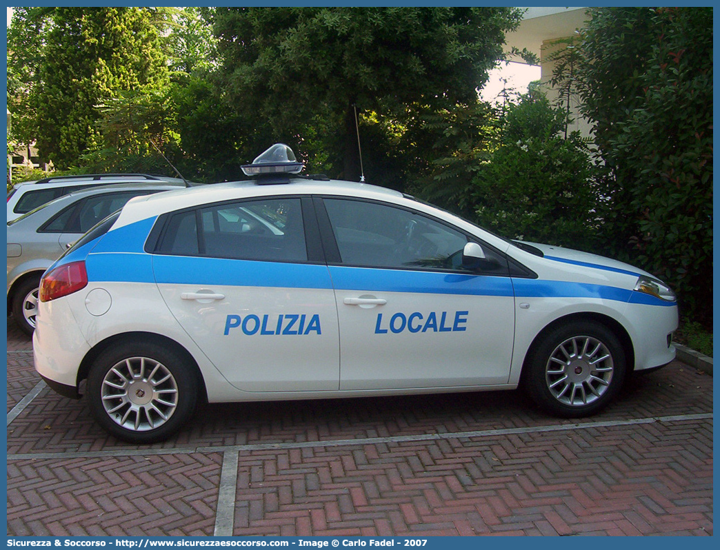 -
Polizia Locale
Comune di Ciampino
Fiat Nuova Bravo
Allestitore Elevox S.r.l.
Parole chiave: Polizia;Locale;Municipale;Ciampino;Fiat;Nuova Bravo;Elevox