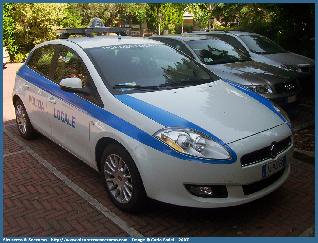 -
Polizia Locale
Comune di Ciampino
Fiat Nuova Bravo
Allestitore Elevox S.r.l.
Parole chiave: Polizia;Locale;Municipale;Ciampino;Fiat;Nuova Bravo;Elevox