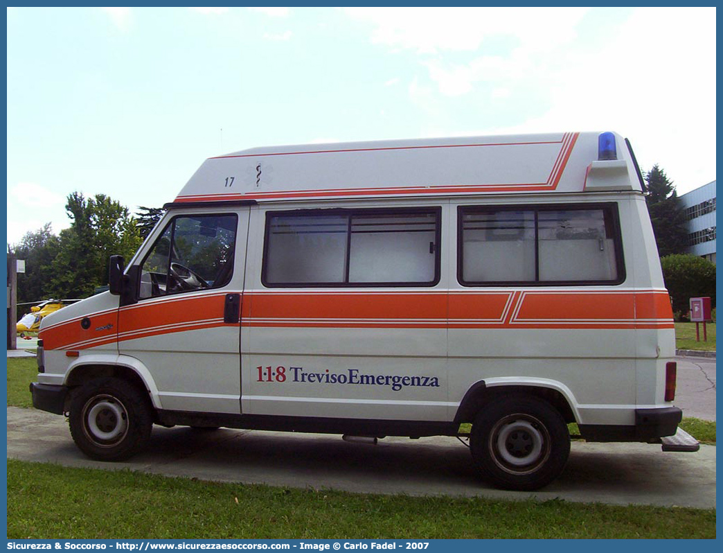 017
SUEM 118 Treviso Emergenza
Azienda ULSS 2 - Marca Trevigiana
Fiat Ducato I serie restyling
Allestitore Grazia
Parole chiave: 118;SUEM;S.U.E.M.;Treviso;Emergenza;Ambulanza;Fiat;Ducato;Grazia