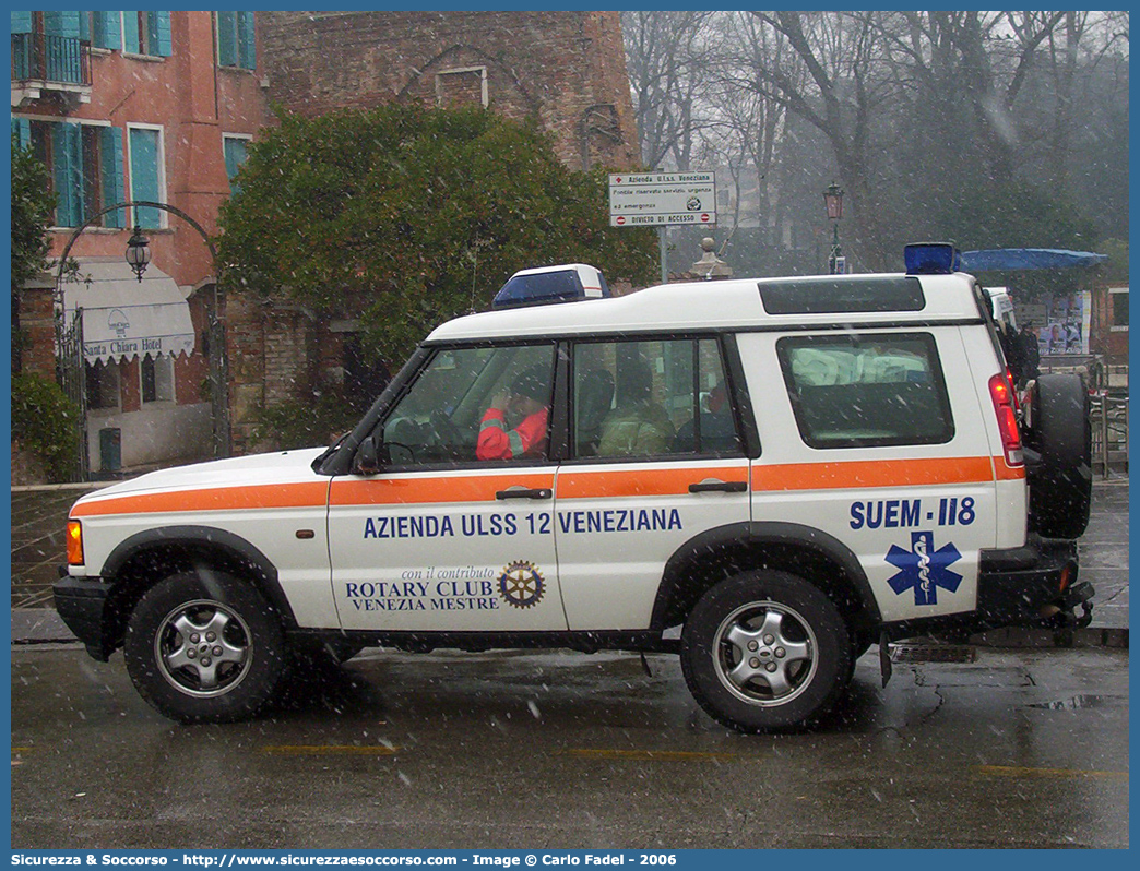 ALFA 20
SUEM 118 Venezia Mestre
Azienda ULSS 3 - Serenissima
Mestre
Land Rover Discovery II serie
Parole chiave: 118;SUEM;S.U.E.M.;Venezia;Mestre;Emergenza;Automedica;Land Rover;Discovery