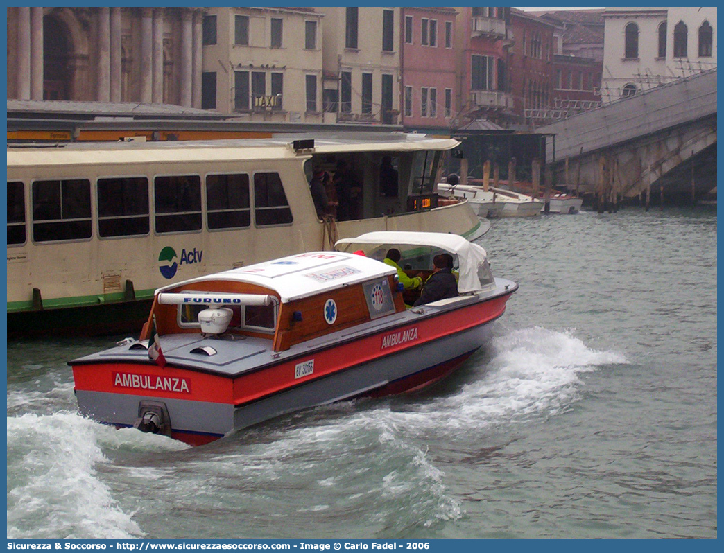 ECHO 2
SUEM 118 Venezia Mestre
Azienda ULSS 3 - Serenissima
Venezia
Ag.A 12 Idroambulanza
Allestitore Agostino Amadi S.n.c.
Parole chiave: 118;SUEM;S.U.E.M.;Venezia;Mestre;Emergenza;Idroambulanza;Imbarcazione;Motoscafo