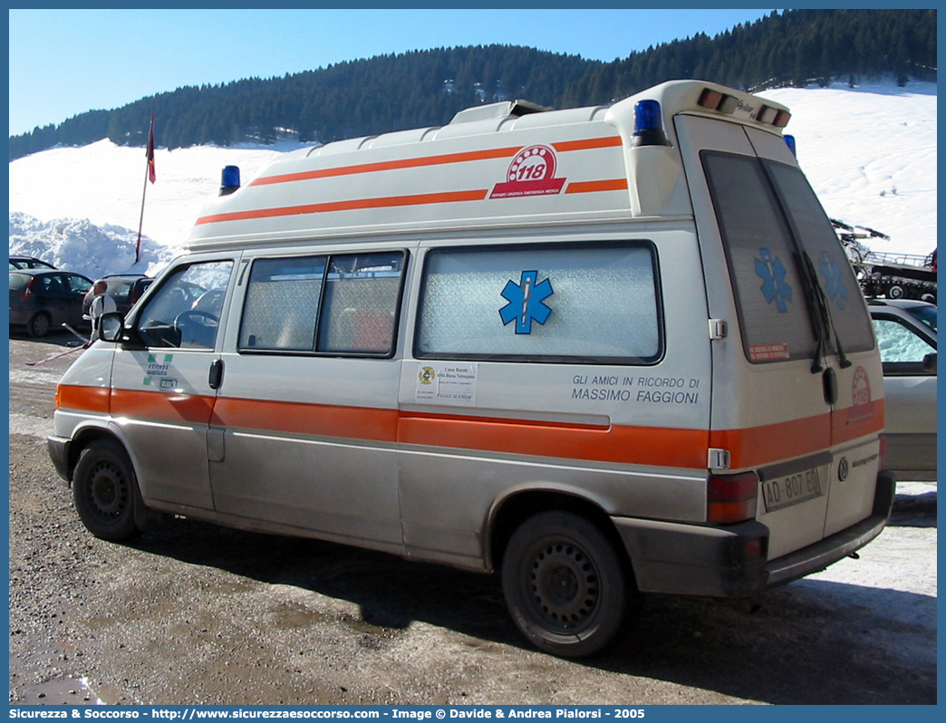 7
SUEM 118 Bassano Asiago
Azienda ULSS 7 - Pedemontana
Volkswagen Transporter T4
Allestitore Aricar S.p.A.
Parole chiave: 118;SUEM;S.U.E.M.;Bassano;Asiago;Vicenza;Ambulanza;Volkswagen;Transporter;T4;Aricar