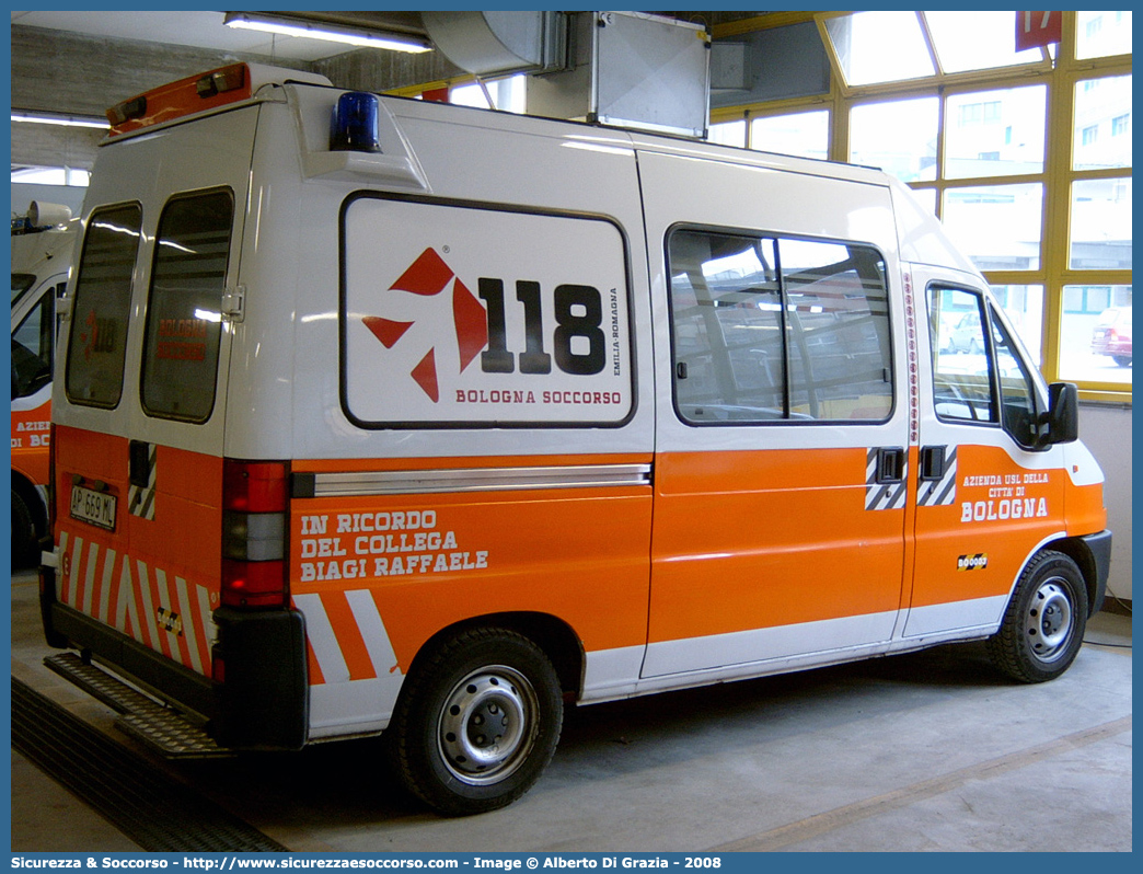 BO 0003
118 Bologna Soccorso
Fiat Ducato II serie
Allestitore Grazia
Parole chiave: 118;Bologna;Soccorso;Ambulanza;Fiat;Ducato