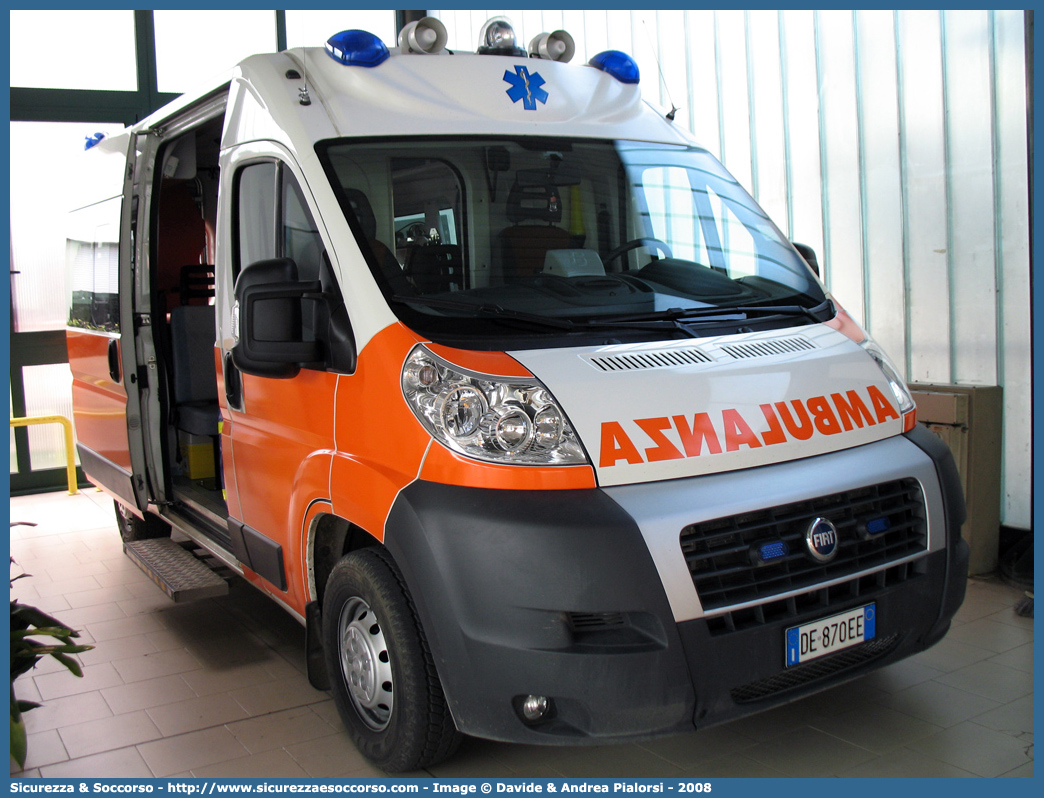 FE 3153
118 Ferrara Soccorso
Fiat Ducato III serie
Allestitore Bollanti S.r.l.
Parole chiave: 118;Ferrara;Soccorso;Ambulanza;Autoambulanza;Fiat;Ducato;Bollanti