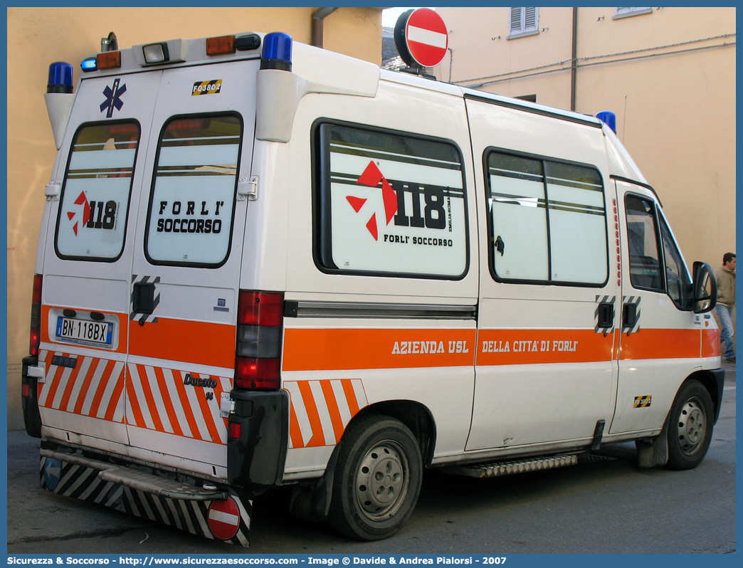 FO 02
118 Romagna Soccorso
Ambito Territoriale di Forlì
Fiat Ducato II serie
Allestitore MAF S.n.c.
Parole chiave: 118;Romagna;Soccorso;Forlì;Forli;Ambulanza;Autoambulanza;Fiat;Ducato;MAF