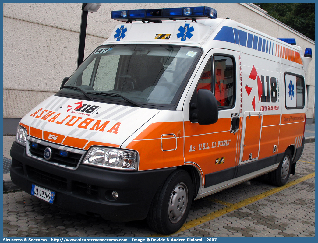 FO 05
118 Romagna Soccorso
Ambito Territoriale di Forlì
Fiat Ducato II serie restyling
Allestitore EDM S.r.l.
Parole chiave: 118;Romagna;Soccorso;Forlì;Ambulanza;Fiat;Ducato;EDM