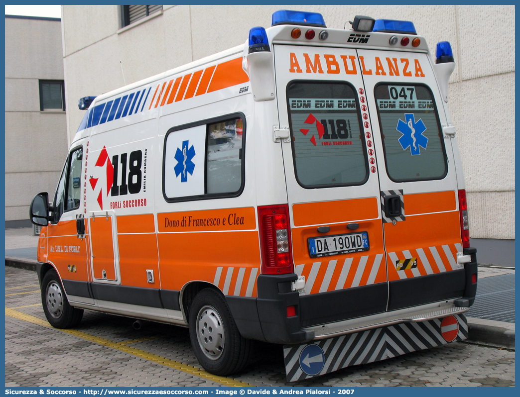 FO 05
118 Romagna Soccorso
Ambito Territoriale di Forlì
Fiat Ducato II serie restyling
Allestitore EDM S.r.l.
Parole chiave: 118;Romagna;Soccorso;Forlì;Ambulanza;Fiat;Ducato;EDM