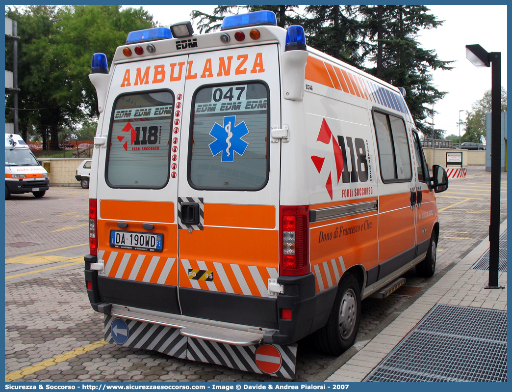 FO 05
118 Romagna Soccorso
Ambito Territoriale di Forlì
Fiat Ducato II serie restyling
Allestitore EDM S.r.l.
Parole chiave: 118;Romagna;Soccorso;Forlì;Ambulanza;Fiat;Ducato;EDM