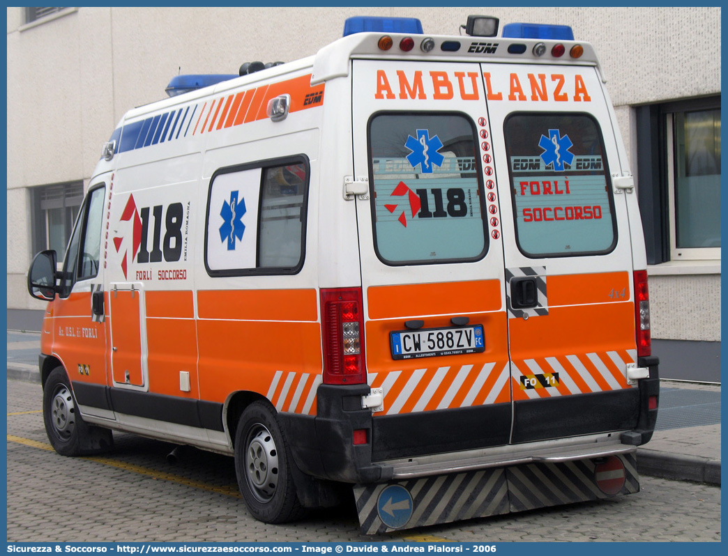 FO 11
118 Romagna Soccorso
Ambito Territoriale di Forlì
Fiat Ducato II serie restyling
Allestitore EDM S.r.l.
Parole chiave: 118;Romagna;Soccorso;Forlì;Ambulanza;Fiat;Ducato;EDM