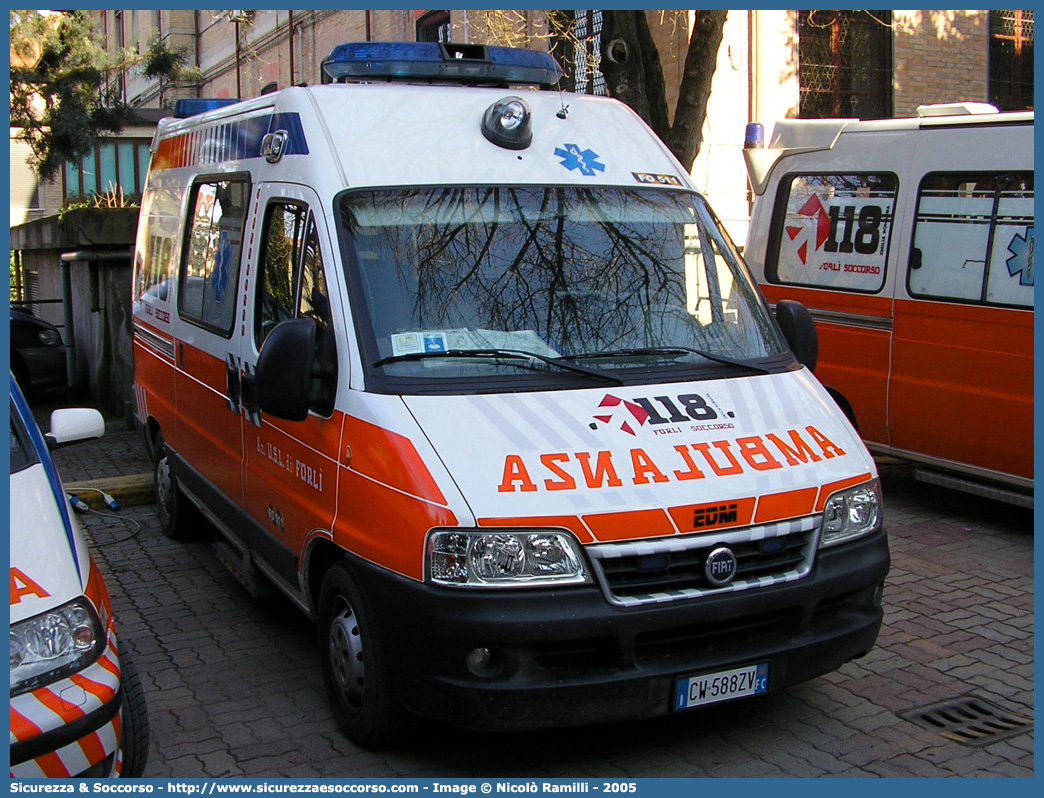 FO 11
118 Romagna Soccorso
Ambito Territoriale di Forlì
Fiat Ducato II serie restyling
Allestitore EDM S.r.l.
Parole chiave: 118;Romagna;Soccorso;Forlì;Ambulanza;Fiat;Ducato;EDM