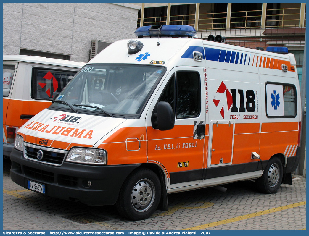 FO 11
118 Romagna Soccorso
Ambito Territoriale di Forlì
Fiat Ducato II serie restyling
Allestitore EDM S.r.l.
Parole chiave: 118;Romagna;Soccorso;Forlì;Ambulanza;Fiat;Ducato;EDM