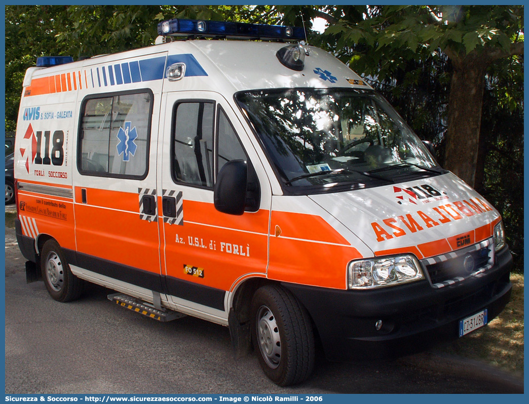 FO 12
118 Romagna Soccorso
Ambito Territoriale di Forlì
Fiat Ducato II serie restyling
Allestitore EDM S.r.l.
Parole chiave: 118;Romagna;Soccorso;Forlì;Ambulanza;Fiat;Ducato;EDM