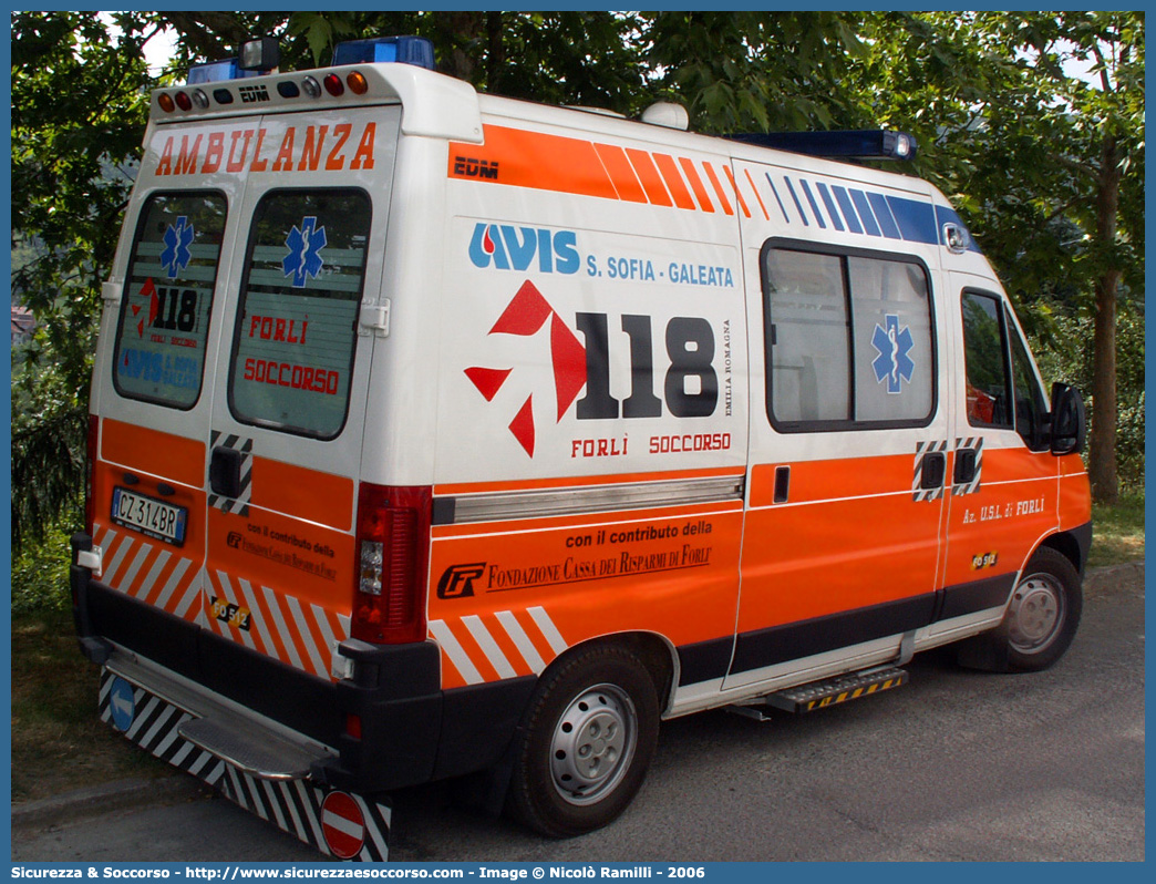 FO 12
118 Romagna Soccorso
Ambito Territoriale di Forlì
Fiat Ducato II serie restyling
Allestitore EDM S.r.l.
Parole chiave: 118;Romagna;Soccorso;Forlì;Ambulanza;Fiat;Ducato;EDM