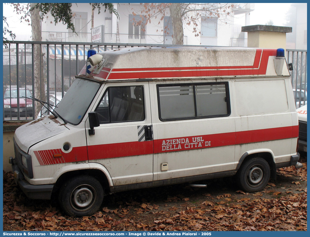 FO 3807
118 Romagna Soccorso
Ambito Territoriale di Forlì
Fiat Ducato I serie
Allestitore Grazia
Parole chiave: 118;Romagna;Soccorso;Forlì;Ambulanza;Fiat;Ducato;Grazia