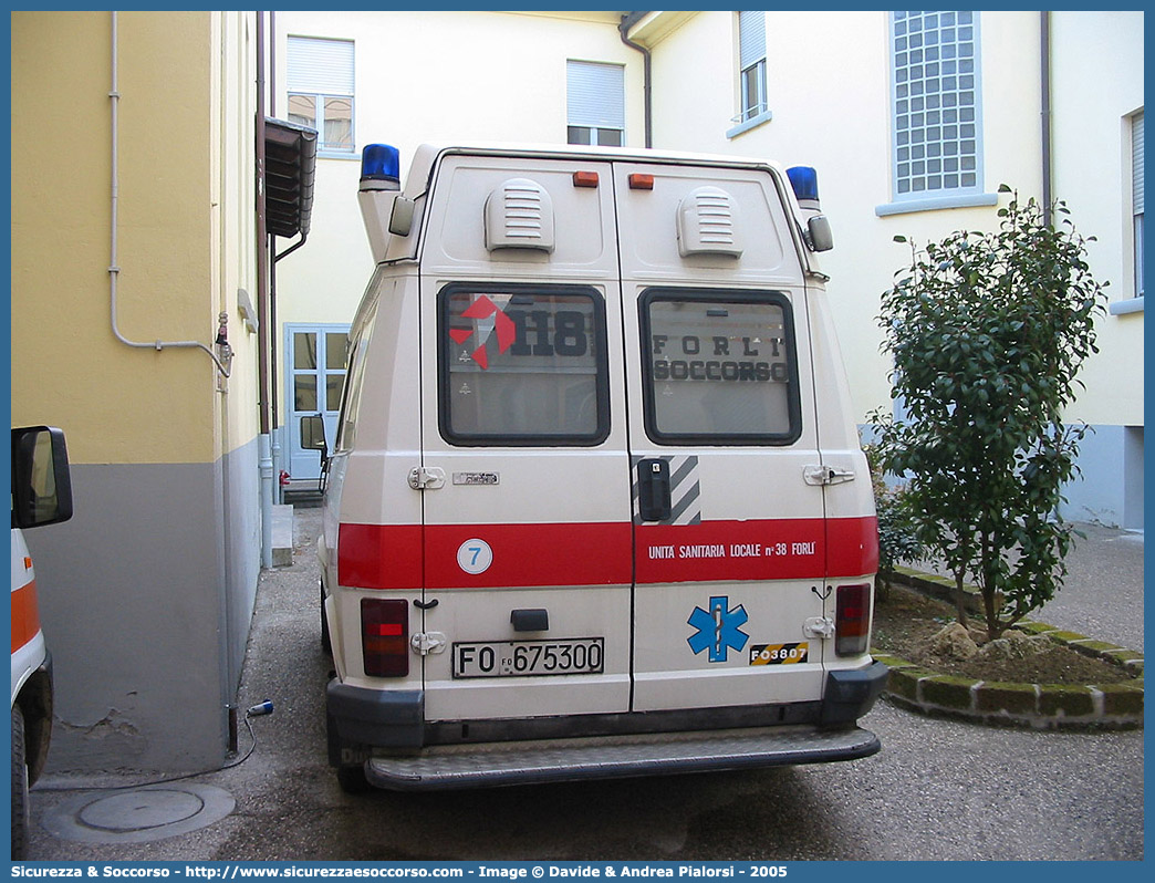 FO 3807
118 Romagna Soccorso
Ambito Territoriale di Forlì
Fiat Ducato I serie
Allestitore Grazia
Parole chiave: 118;Romagna;Soccorso;Forlì;Ambulanza;Fiat;Ducato;Grazia