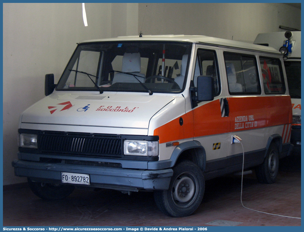 FO 3851
118 Romagna Soccorso
Ambito Territoriale di Forlì
Fiat Ducato I serie restyling
Parole chiave: 118;Romagna;Soccorso;Forlì;Fiat;Ducato