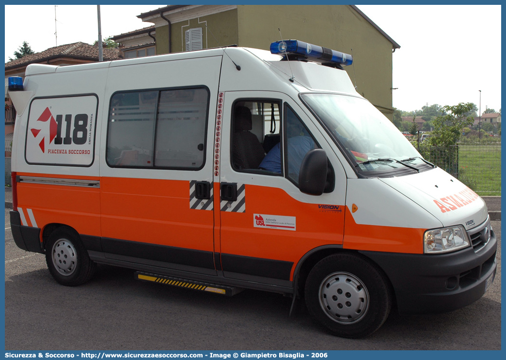 -
118 Piacenza Soccorso
Fiat Ducato II serie restyling
Allestitore Vision S.r.l.
Parole chiave: 118;Piacenza;Soccorso;Ambulanza;Fiat;Ducato;Vision