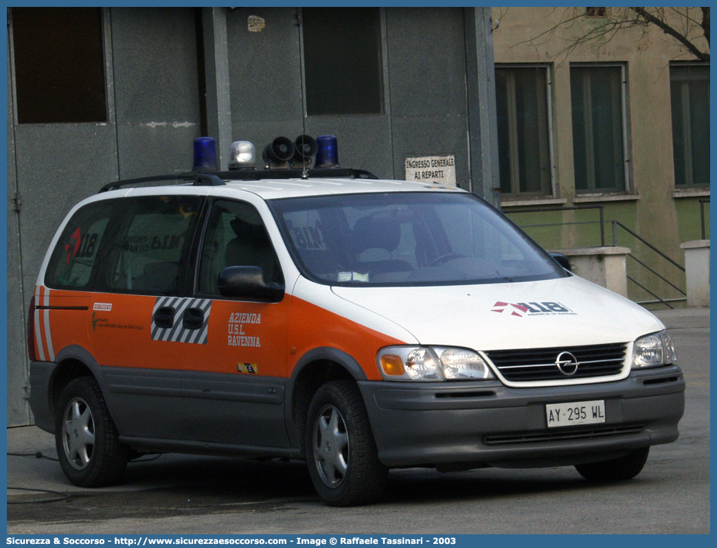 MIKE 04
118 Romagna Soccorso
Ambito Territoriale di Ravenna
Opel Sintra
Allestitore Grazia
Parole chiave: Opel;Sintra;118;Romagna;Ravenna;Soccorso;Automedica;Grazia