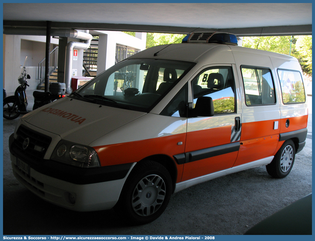 MIKE 04
118 Romagna Soccorso
Ambito Territoriale di Rimini
Fiat Scudo III serie
Parole chiave: 118;Romagna;Soccorso;Rimini;Automedica;Fiat;Scudo