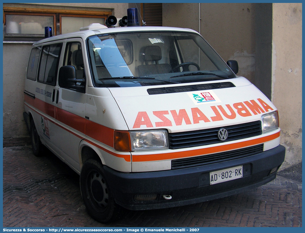 -
118 Umbria Soccorso
Azienda USL Umbria 2
Volkswagen Transporter T4
Allestitore Bollanti S.r.l.
Parole chiave: 118;Umbria;Soccorso;Terni;Ambulanza;Volkswagen;Transporter;T4;Bollanti