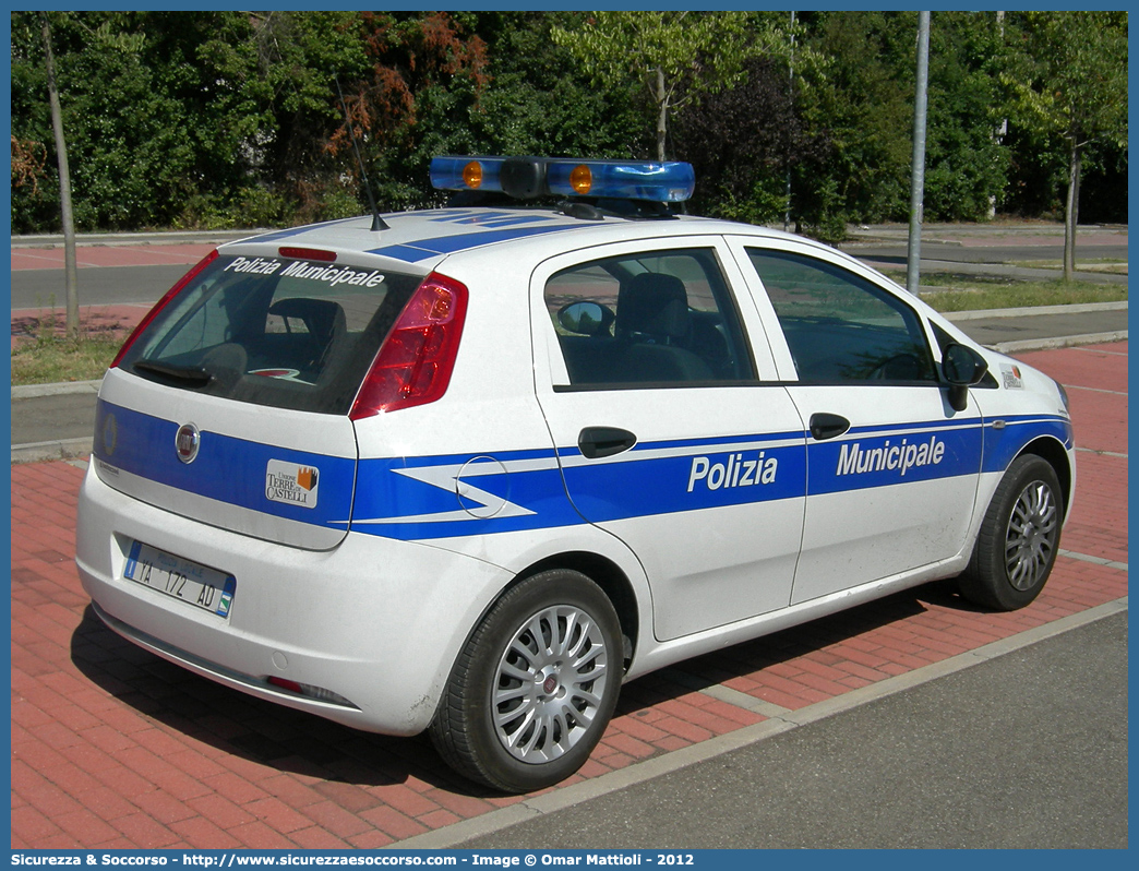 Polizia Locale YA172AD
Polizia Municipale
Unione Terre di Castelli
Fiat Grande Punto
Allestitore Bertazzoni S.r.l.
Parole chiave: Polizia;Locale;Municipale;Terre di Castelli;Castelnuovo Rangone;Spilamberto;Savignano sul Panaro;Vignola;Castelvetro di Modena;Marano sul Panaro;Guiglia;Zocca;Fiat;Grande Punto;YA172AD;YA 172 AD;Bertazzoni