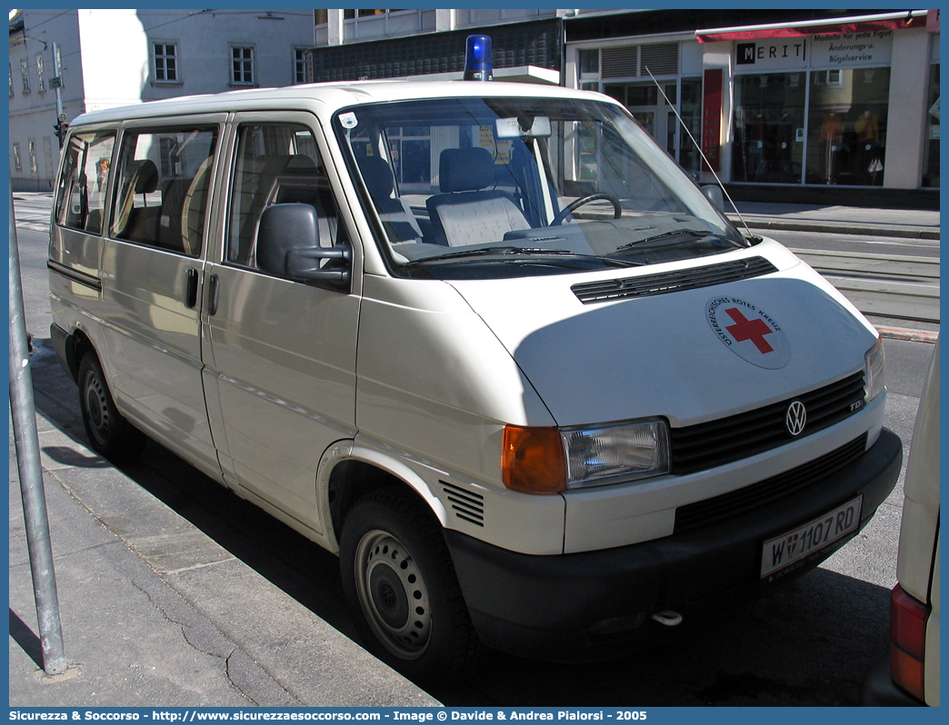 -
Republik Österreich
Österreichische Rotes Kreuz
Volkswagen Transporter T4
Parole chiave: Republik;Österreich;Österreichische;Rotes;Kreuz;Volkswagen;Transporter;T4