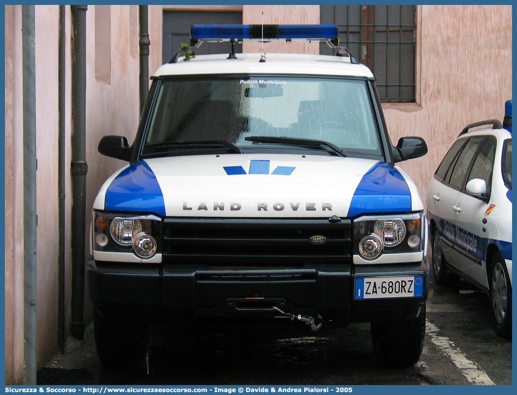 -
Polizia Municipale
Comune di Castel San Pietro Terme
Land Rover Discovery II serie restyling
Parole chiave: Polizia;Locale;Municipale;Castel San Pietro Terme;Land Rover;Discovery