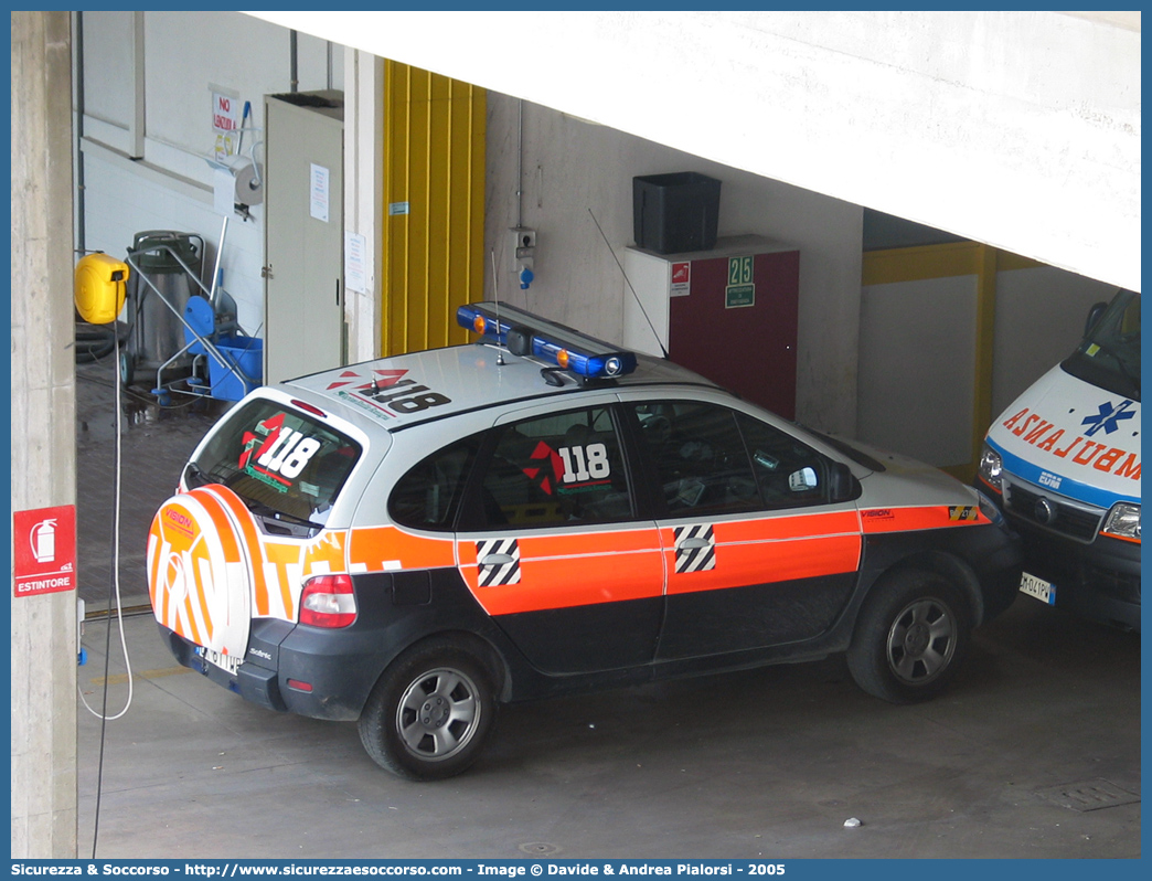 BO 2706
118 Bologna Soccorso
Renault Scenic RX4
Allestitore Vision S.r.l.
Parole chiave: 118;Bologna;Soccorso;Automedica;Renault;Scenic;RX4;Vision