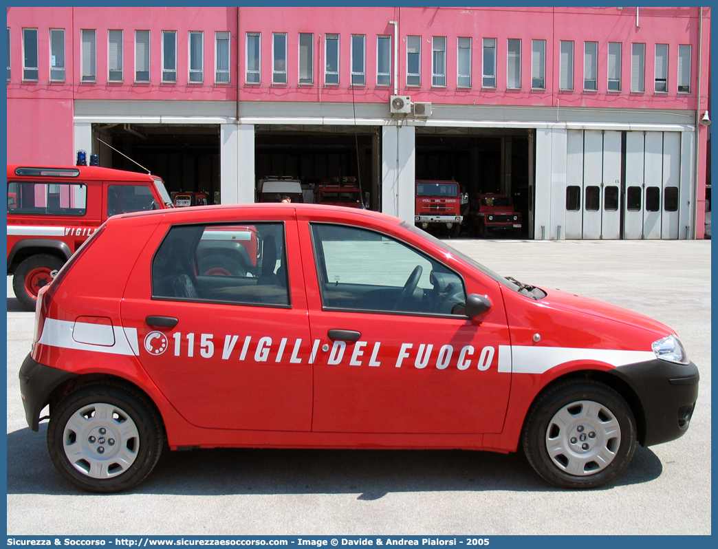 VF 23058
Corpo Nazionale Vigili del Fuoco
Fiat Punto III serie
Parole chiave: VVF;V.V.F.;Corpo;Nazionale;Vigili;del;Fuoco;Fiat;Punto