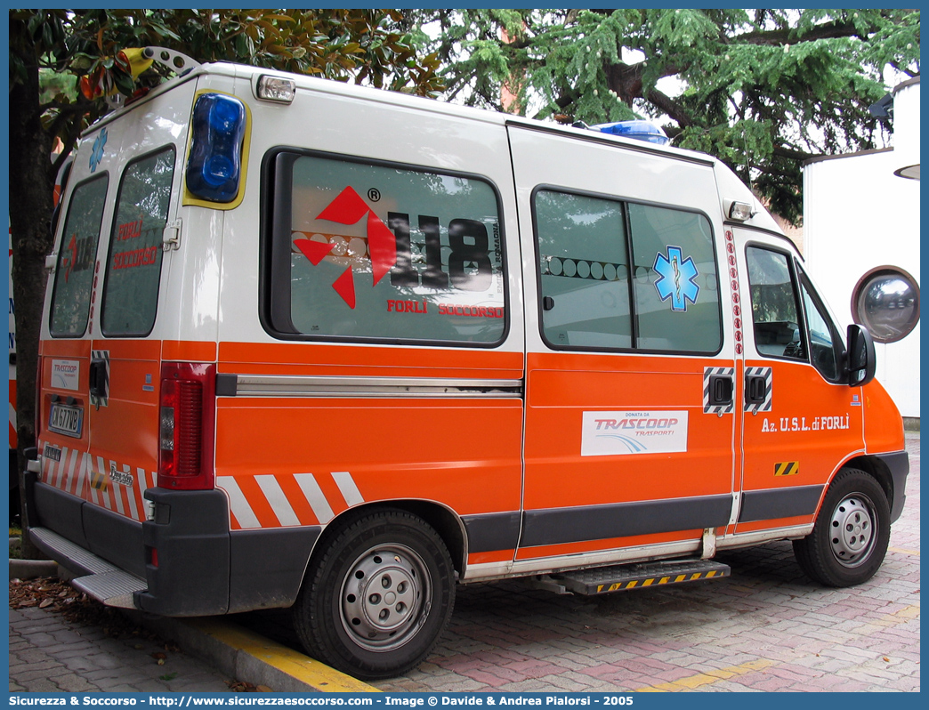 FO 04
118 Romagna Soccorso
Ambito Territoriale di Forlì
Fiat Ducato II serie restyling
Allestitore MAF S.n.c.
Parole chiave: 118;Romagna;Soccorso;Forlì;Forli;Ambulanza;Autoambulanza;Fiat;Ducato;MAF