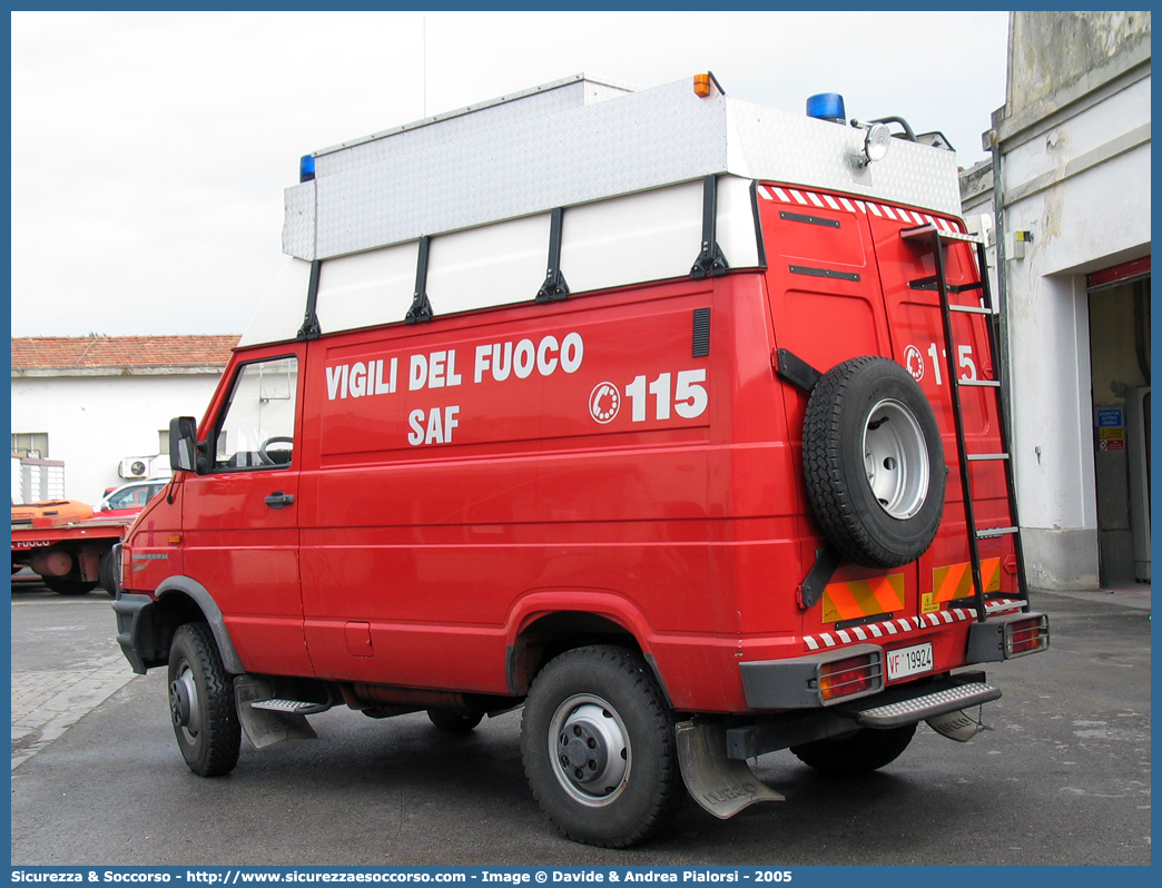 VF 19924
Corpo Nazionale Vigili del Fuoco
Nucleo Speleo Alpino Fluviale
Iveco Daily 40-10 4x4 II serie
Parole chiave: VVF;V.V.F.;Corpo;Nazionale;Vigili;del;Fuoco;Iveco;Daily;40-10;SAF;S.A.F.;Speleo;Alpino;Fluviale