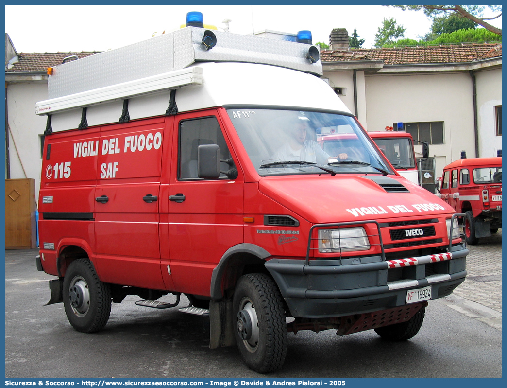 VF 19924
Corpo Nazionale Vigili del Fuoco
Nucleo Speleo Alpino Fluviale
Iveco Daily 40-10 4x4 II serie
Parole chiave: VVF;V.V.F.;Corpo;Nazionale;Vigili;del;Fuoco;Iveco;Daily;40-10;SAF;S.A.F.;Speleo;Alpino;Fluviale