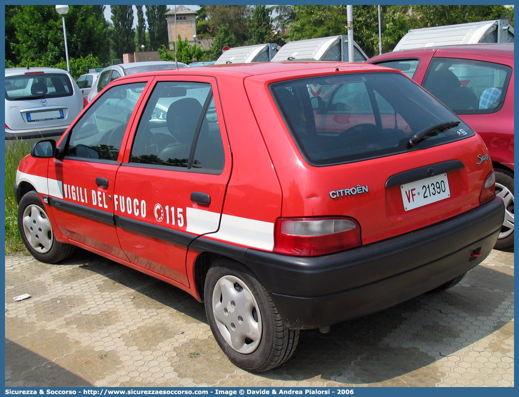 VF 21390
Corpo Nazionale Vigili del Fuoco
Citroen Saxo II serie
Parole chiave: VF;VVF;V.F.;V.V.F.;Corpo;Nazionale;Vigili del Fuoco;Vigili;Fuoco;Citroen;Saxo