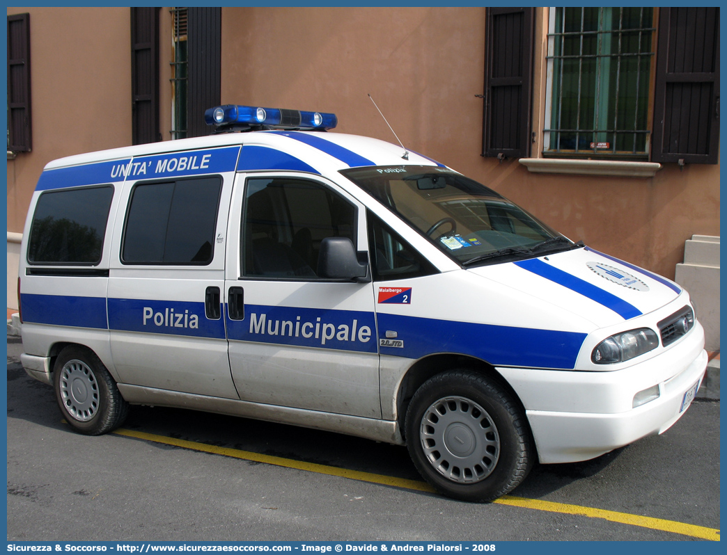 -
Polizia Municipale
Comune di Malalbergo
Fiat Scudo II serie
Allestitore Focaccia Group S.r.l.
Parole chiave: Polizia;Locale;Municipale;Malalbergo;Fiat;Scudo;Focaccia