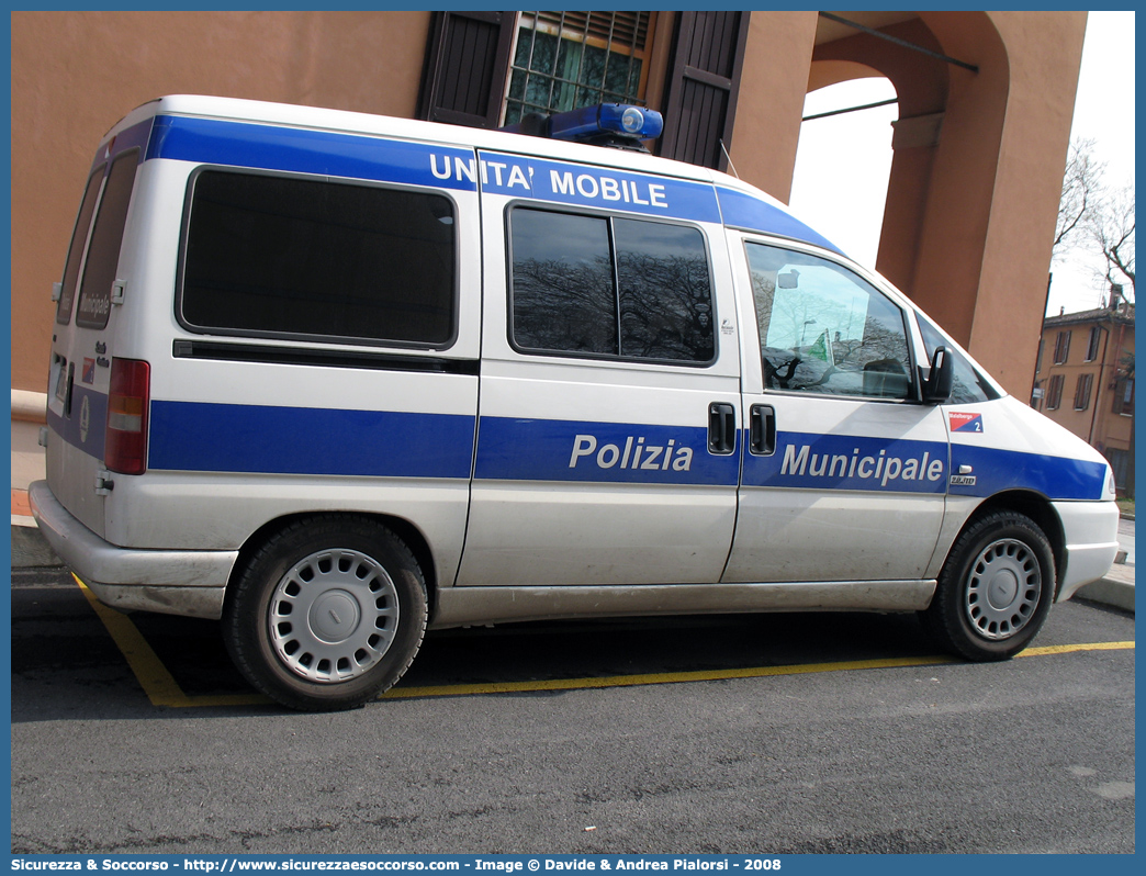 -
Polizia Municipale
Comune di Malalbergo
Fiat Scudo II serie
Allestitore Focaccia Group S.r.l.
Parole chiave: Polizia;Locale;Municipale;Malalbergo;Fiat;Scudo;Focaccia